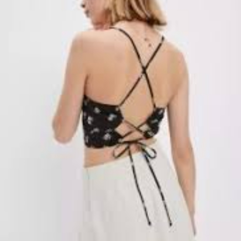 American Eagle Outfitters Black Floral Criss Cross Back Cropped Top, Size S